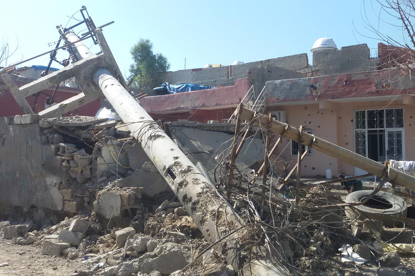 Cizre'deki çatışmalarda 100'den fazla trafo zarar gördü